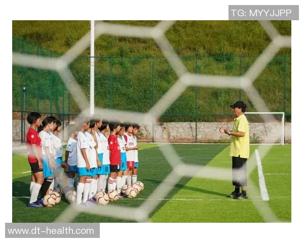 高中足球球星崛起之路：从校园绿茵到职业赛场的挑战与梦想